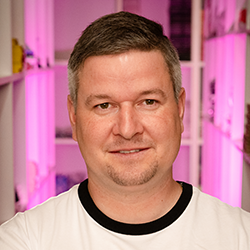 Honza - raktárvezető és rendeléskezelő