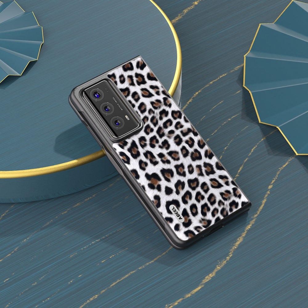 Leopárd műanyag tok műbőrrel a Honor Magic V2 készülékhez - ezüst színű