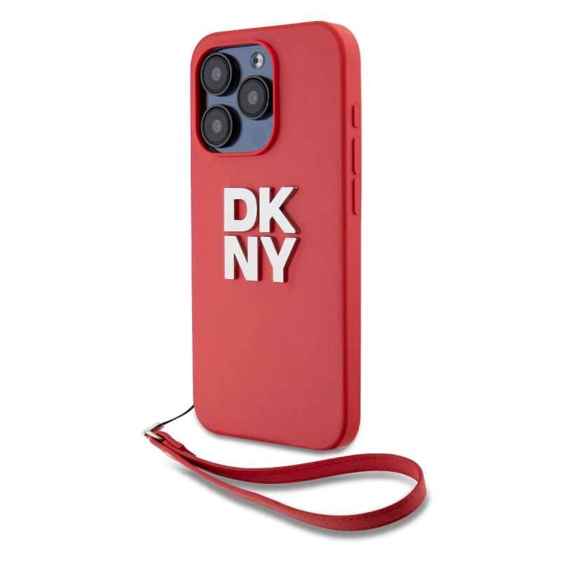 DKNY PU bőr Stack Logo csuklópánt hátlapi borító iPhone 15 Pro piroshoz