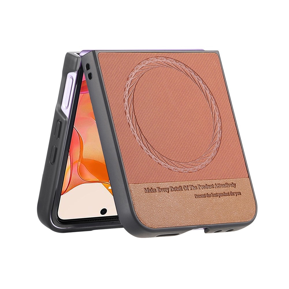 Denim műanyag borítás műbőrrel és MagSafe-rel a Motorola Razr 60 Ultra 5G készülékhez - barna színben