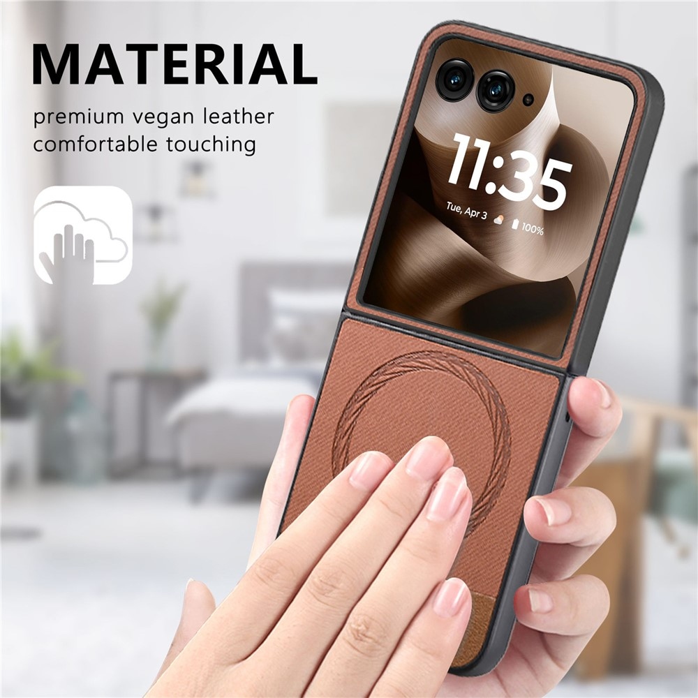 Denim műanyag borítás műbőrrel és MagSafe-rel a Motorola Razr 60 Ultra 5G készülékhez - barna színben