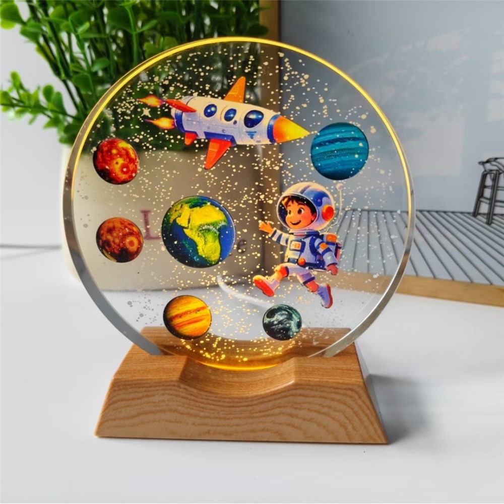 3D kristály LED lámpa 8 cm fa talppal - Kis űrhajós
