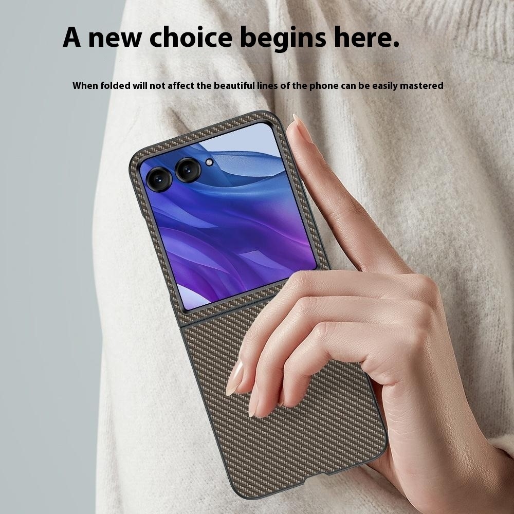 Szálas műanyag borítás Motorola Razr 60 Ultra 5G készülékhez - barna