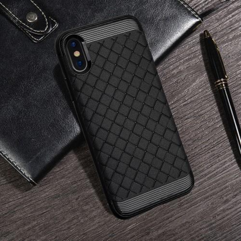 Terepszínű zselés tok mintával iPhone X készülékhez - fekete