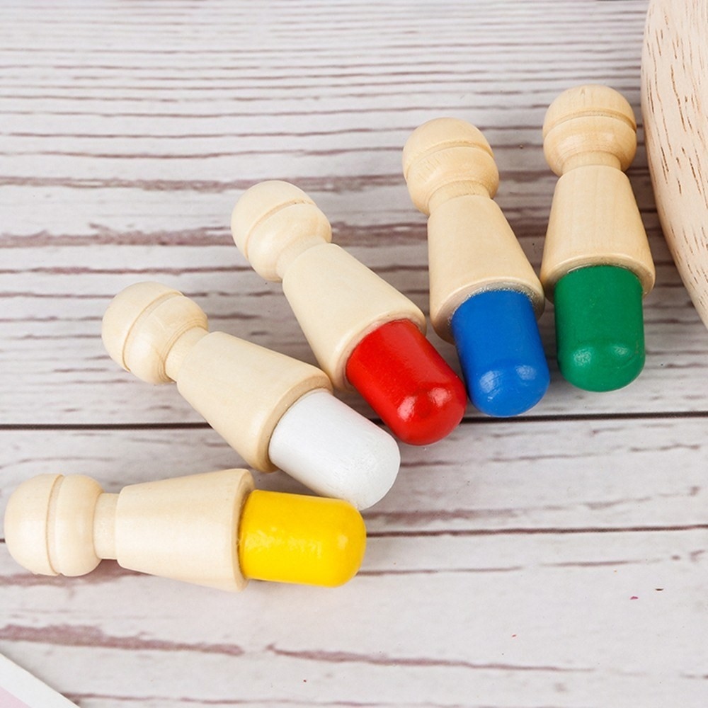 Logikai fajáték színes csapokkal a memória fejlesztéséhez