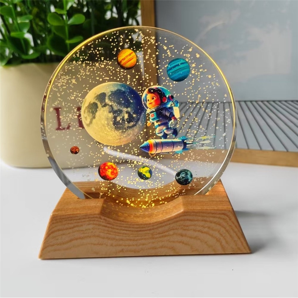 3D kristály LED lámpa 8 cm fa talppal - Űrhajós a Holdon