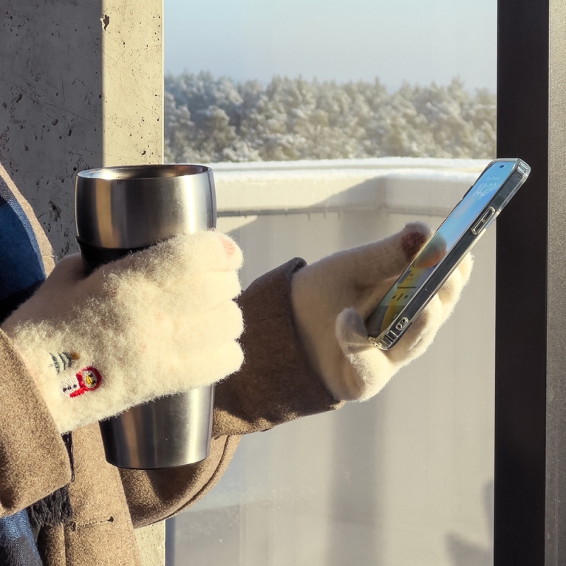 Női téli kesztyű telefonnyílással, hóemberrel és karácsonyfával – rózsaszín