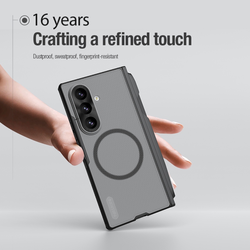 Nillkin Super Frosted FOLD mágneses tolltartóval ellátott hátsó tok a Samsung Galaxy Z Fold 8 Ultra-hoz, átlátszó fekete