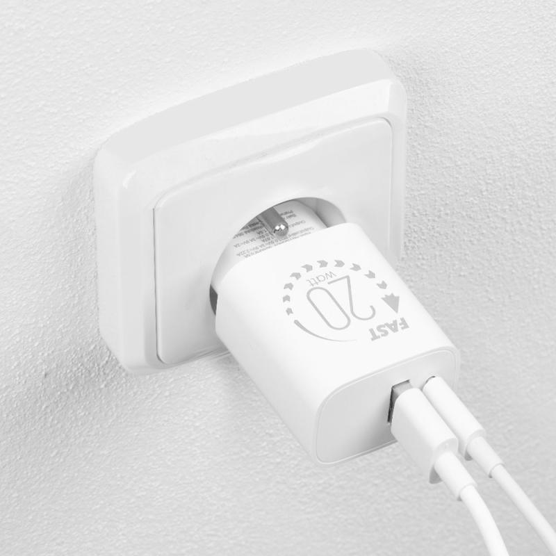CSOMAG:ME utazási töltő USB-A + USB-C 20W Fehér
