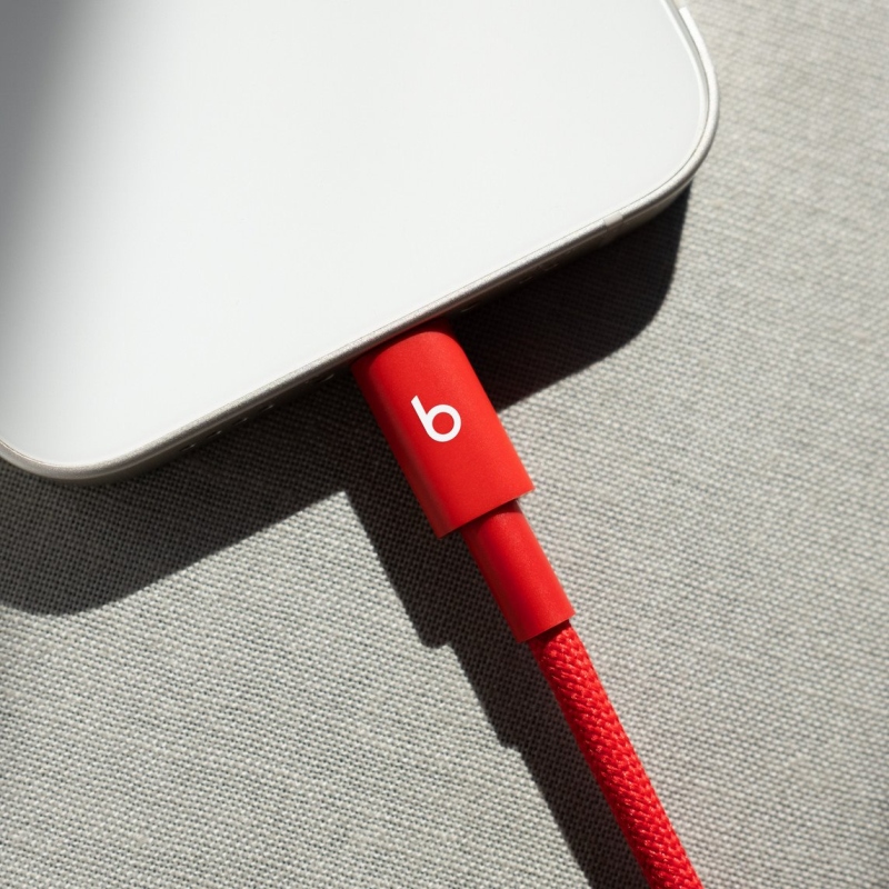 MFEH4ZM/A Apple Beats USB-C/Lightning adatkábel 1,5m piros