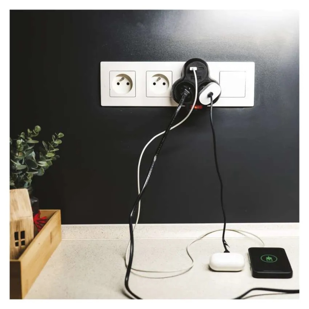 2x elosztó, kikapcsolt, 1xUSB-A+1xUSB-C - fekete