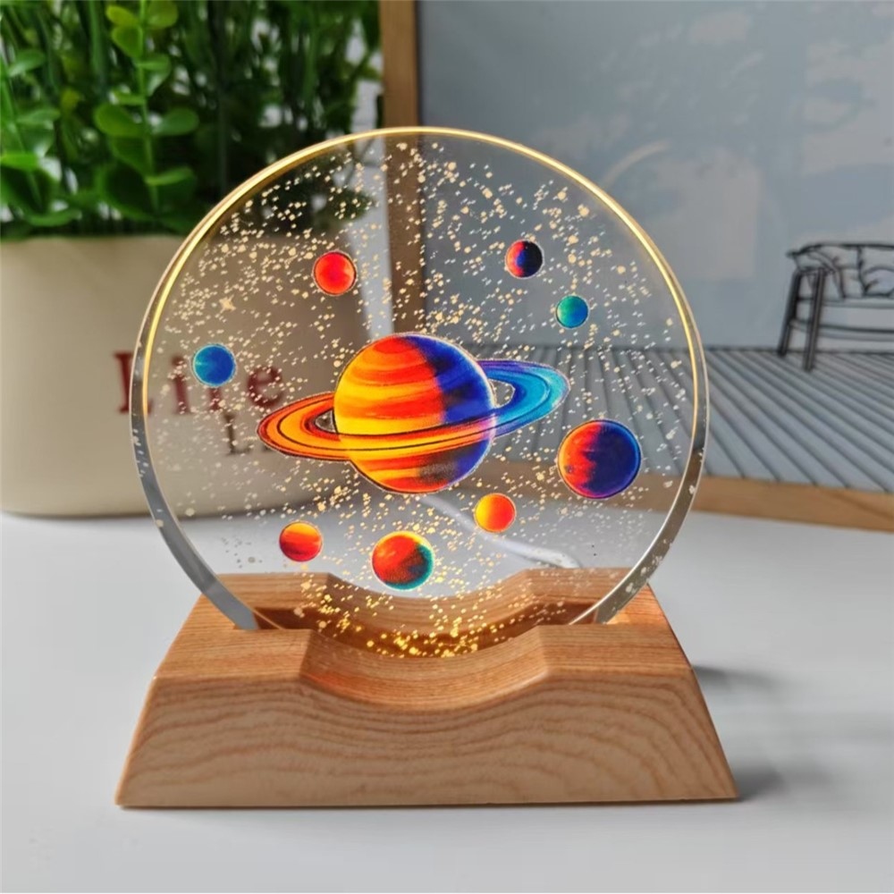 3D kristályos LED lámpa 8 cm fa talppal - Saturn
