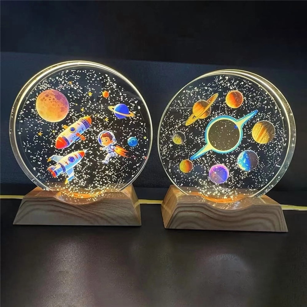 3D kristály LED lámpa 8 cm fa talppal - Kis űrhajós
