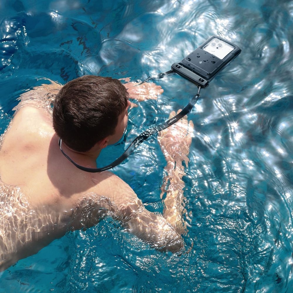 Spigen AquaShield A611P vízálló úszó univerzális tok (2db) - matt fekete