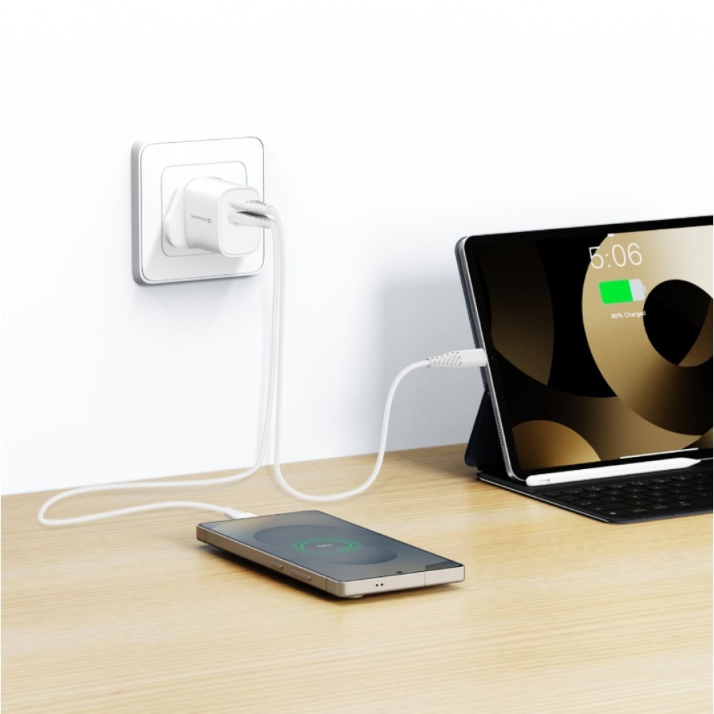 Fehér Swissten EDGE GaN utazóadapter 1× USB-C PD 20 W + 1× USB-A 18 W QC, brit aljzathoz