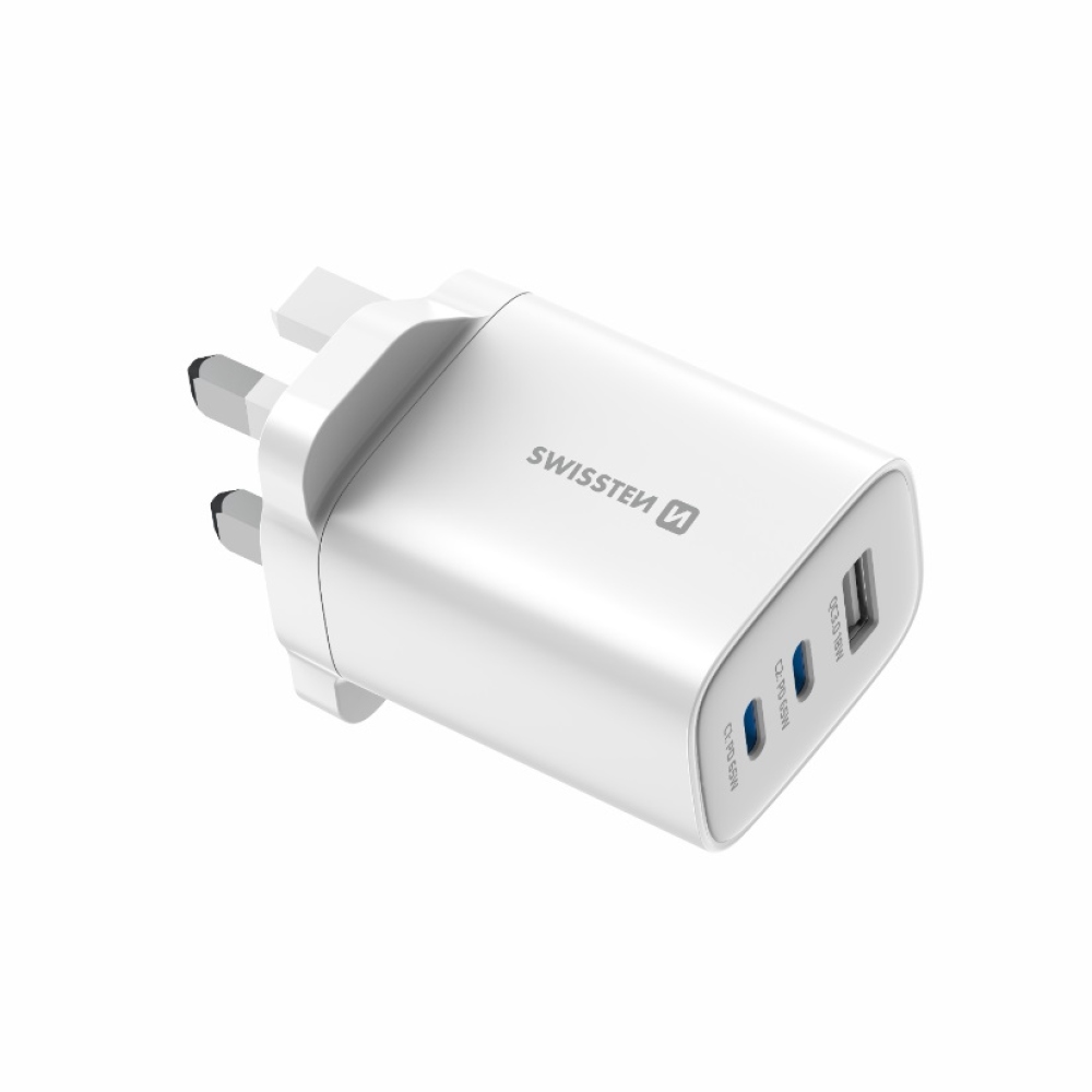 Swissten Edge Gan hálózati adapter, 2x USB-C PD 65 W + 1x USB-A 18 W QC, brit csatlakozóval – fehér