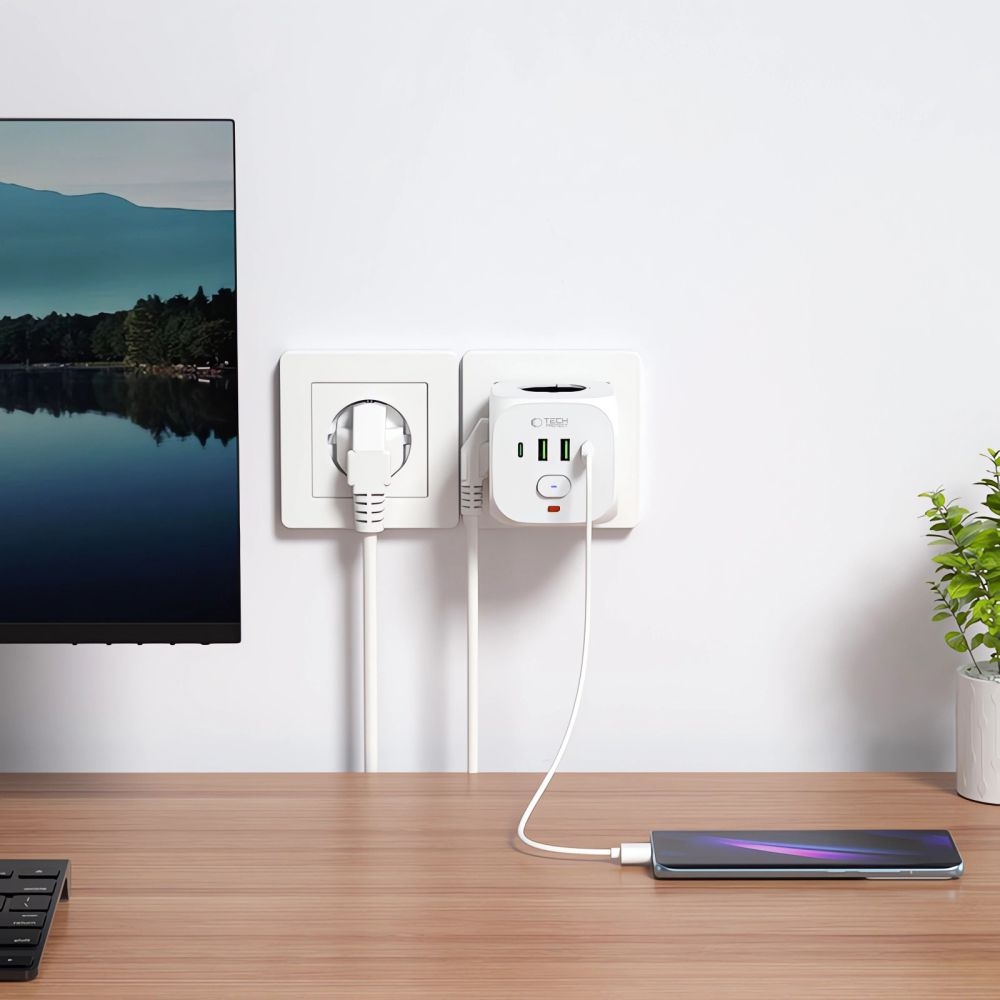 Tech-Protect C13 PCL3X4 aljzat 3x aljzat 2x USB-A 2x USB-C - fehér