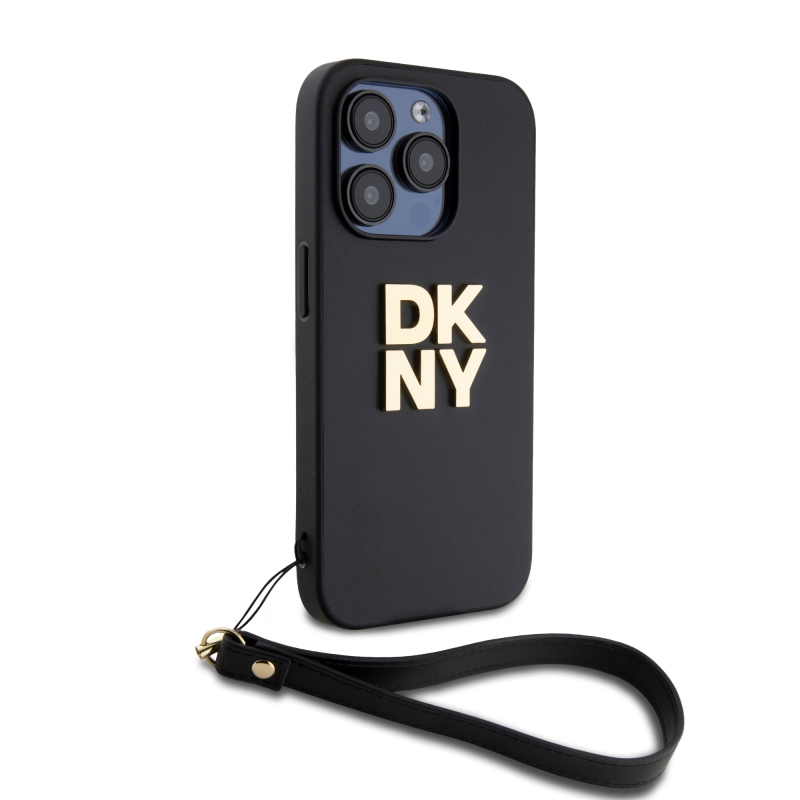 DKNY PU bőr Stack Logo csuklópánt hátlapi borító iPhone 15 Pro fekete színhez