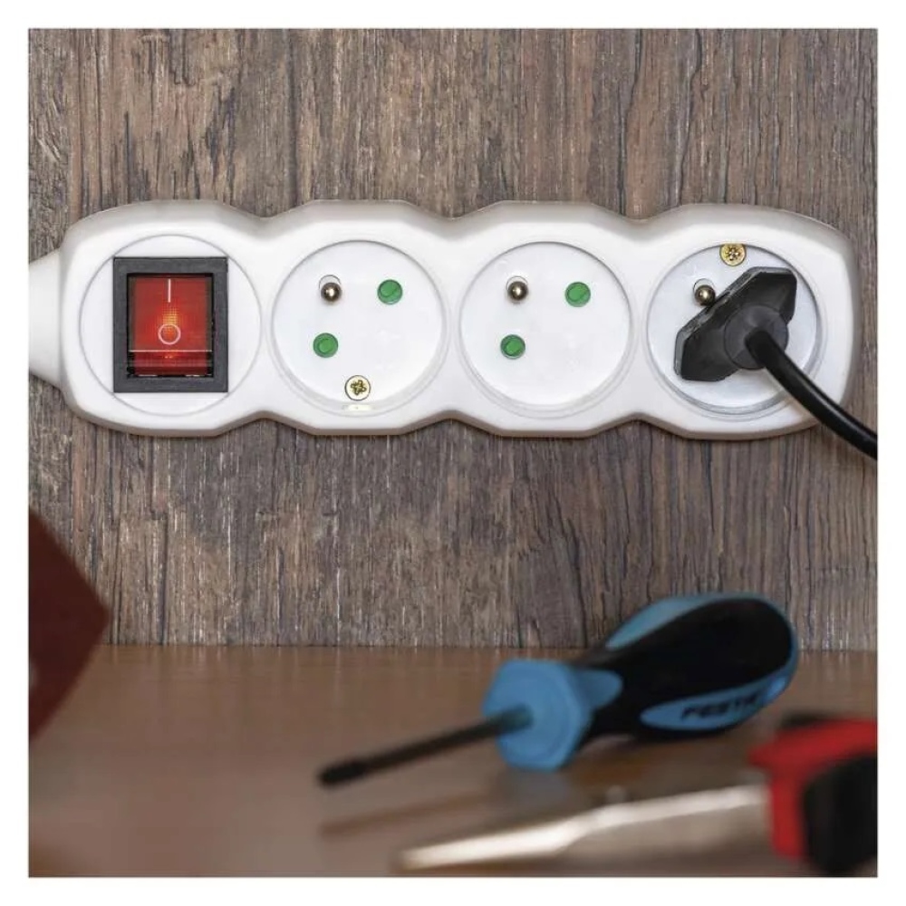 Hosszabbító kábel 5 m / 3 aljzat / kapcsolóval / fehér / PVC / 1 mm2